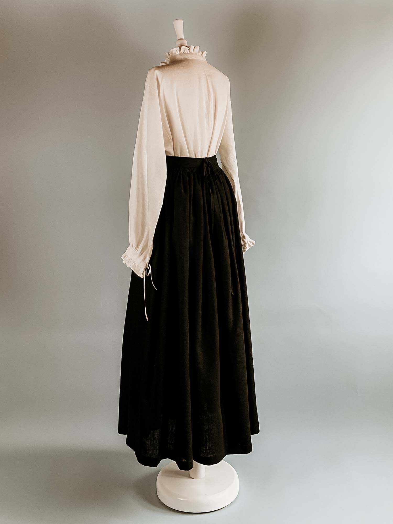 Renaissance Skirt in Black Linen
