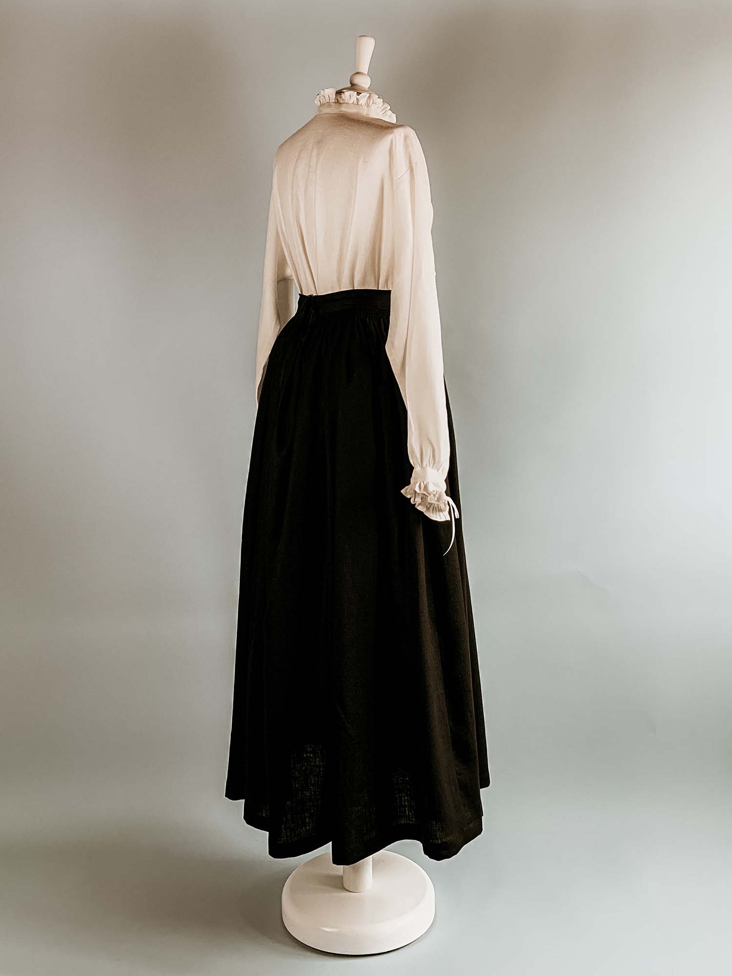 Renaissance Skirt in Black Linen