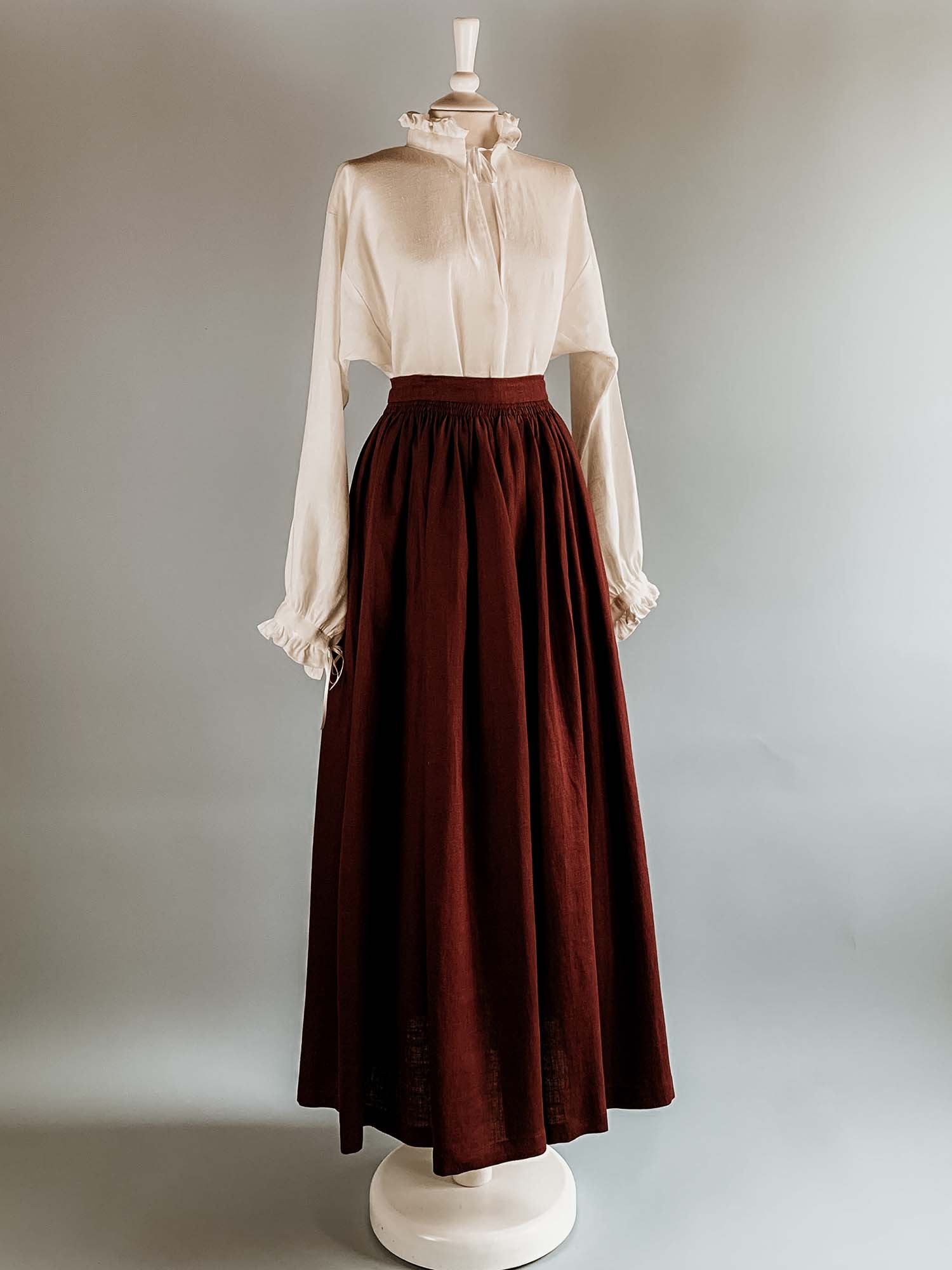 Renaissance Skirt in Burgundy Linen - Renaissance Costumes - Atelier Serraspina