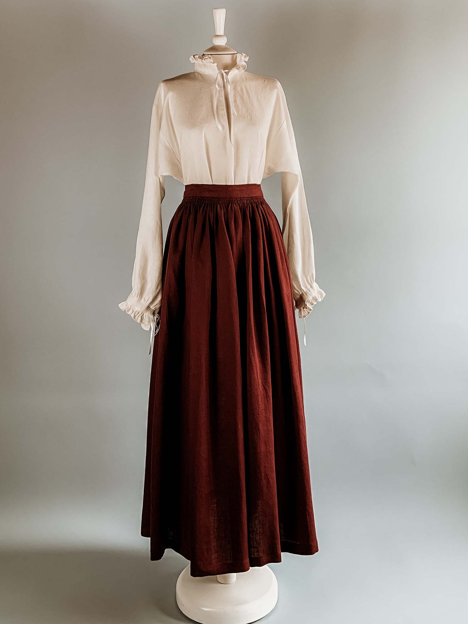 Renaissance Skirt in Burgundy Linen - Renaissance Costumes - Atelier Serraspina