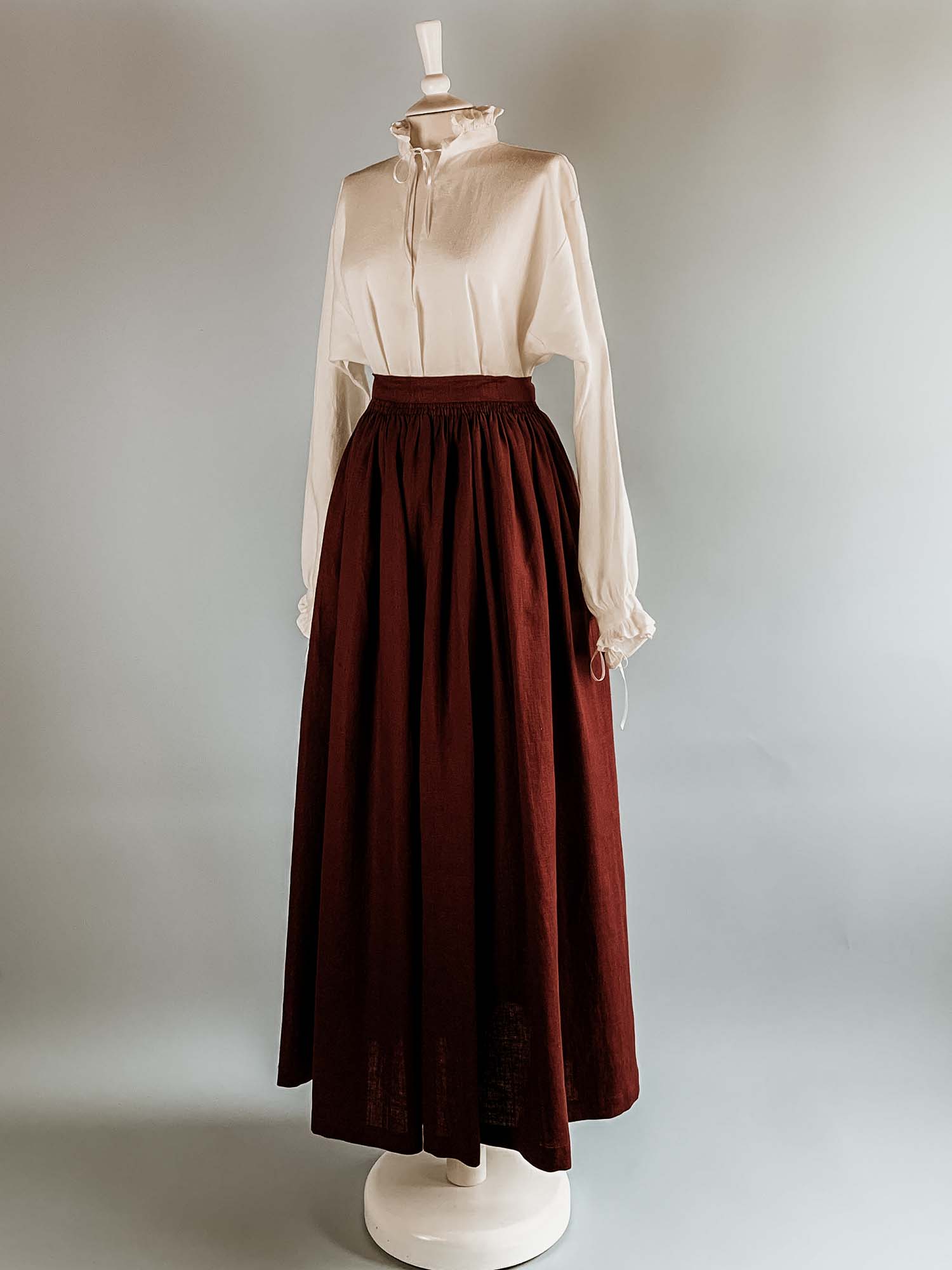 Renaissance Skirt in Burgundy Linen - Renaissance Costumes - Atelier Serraspina