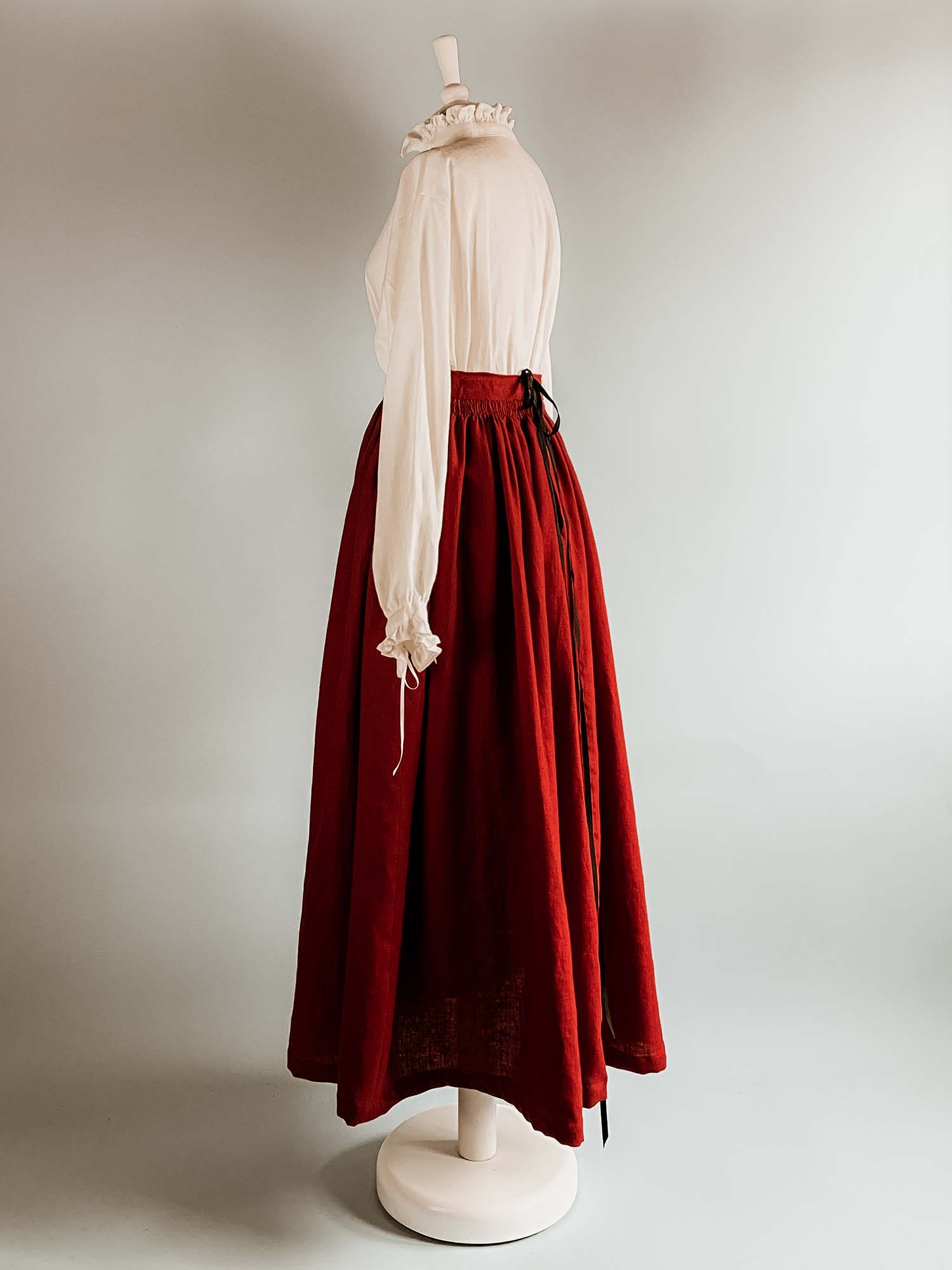 Renaissance Skirt in Cherry Red Linen - Renaissance Costumes - Atelier Serraspina