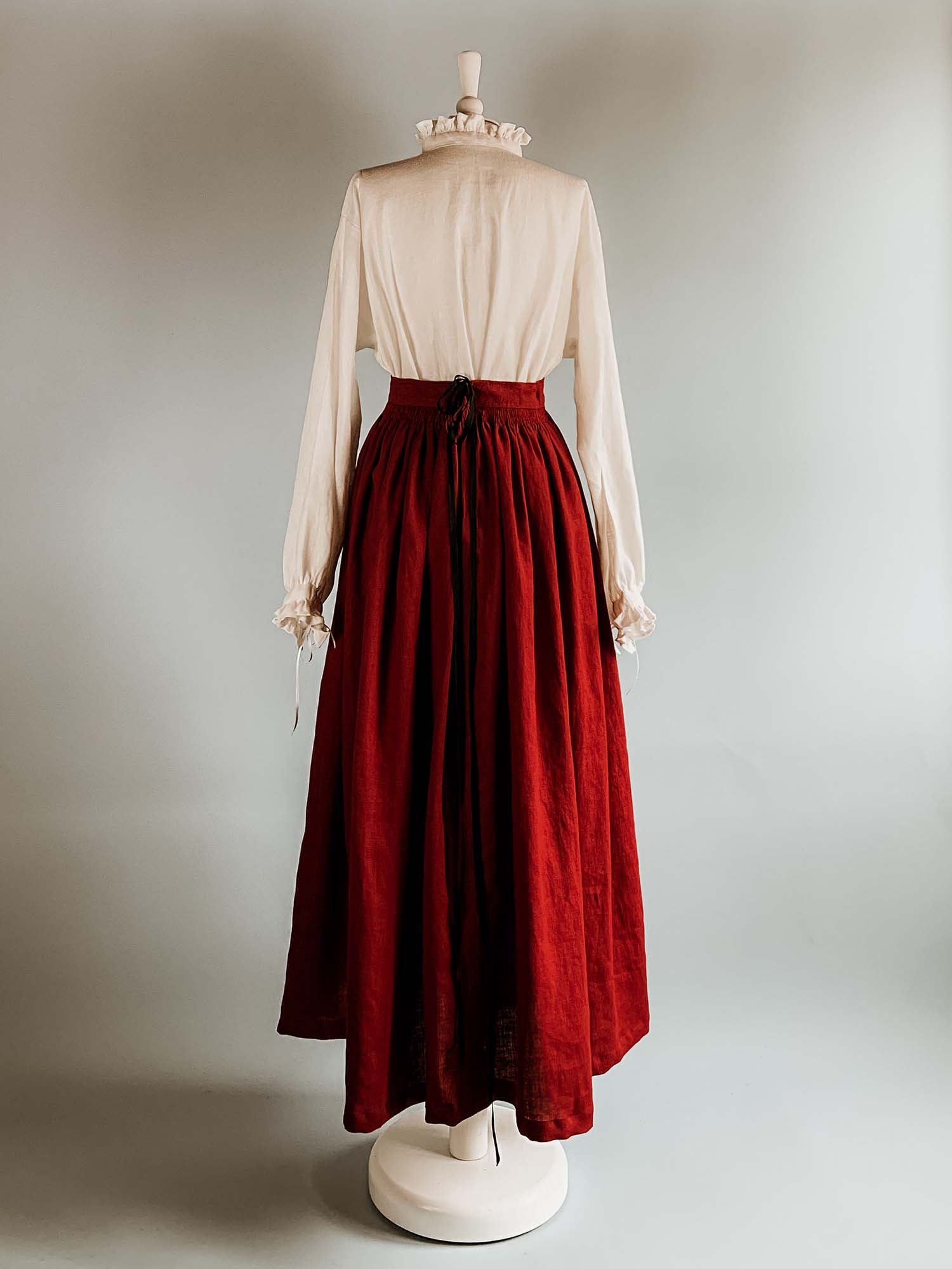 Renaissance Skirt in Cherry Red Linen - Renaissance Costumes - Atelier Serraspina