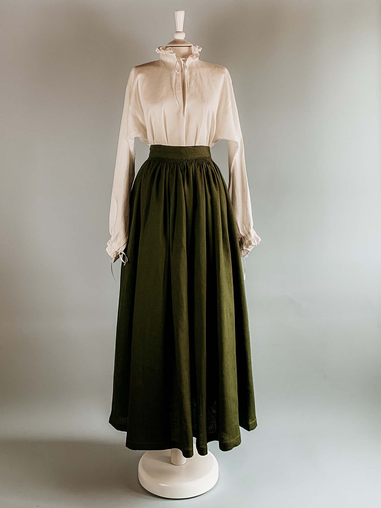 Renaissance Skirt in Moss Green Linen - Renaissance Costumes - Atelier Serraspina