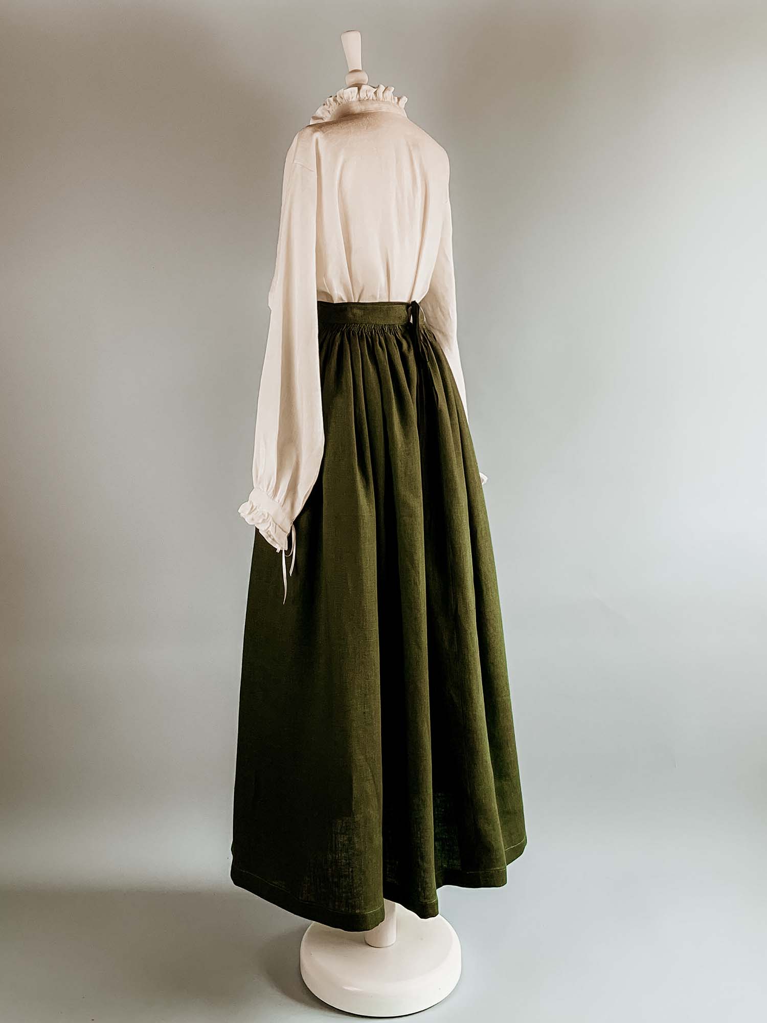 Renaissance Skirt in Moss Green Linen - Renaissance Costumes - Atelier Serraspina