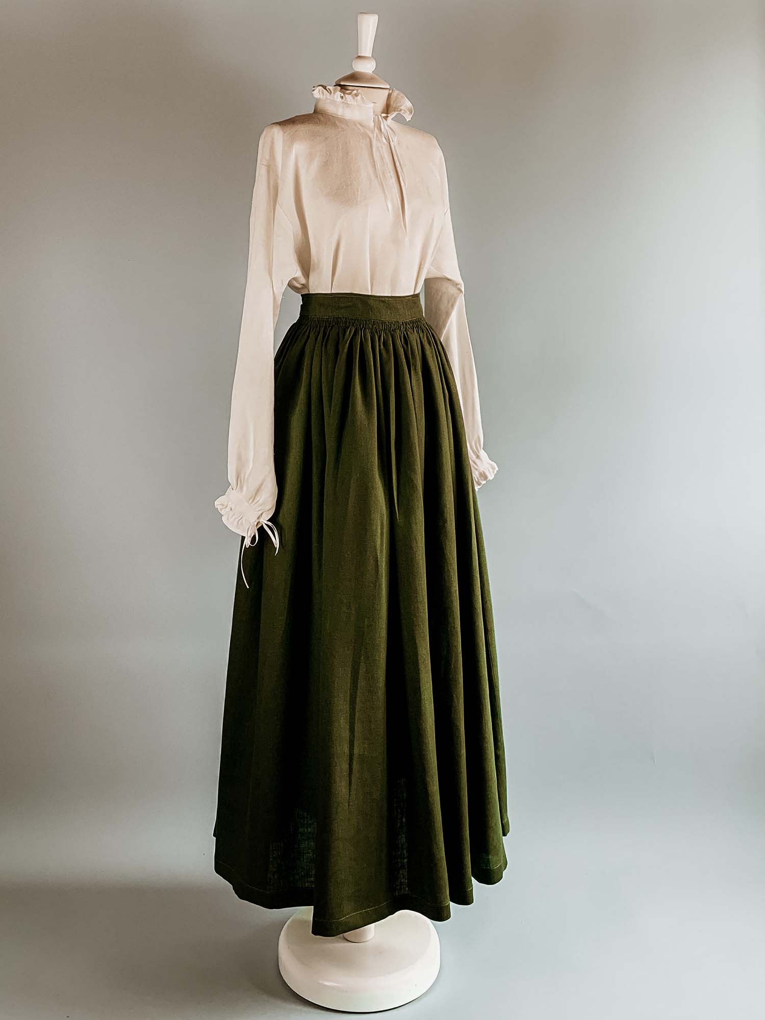 Renaissance Skirt in Moss Green Linen - Renaissance Costumes - Atelier Serraspina