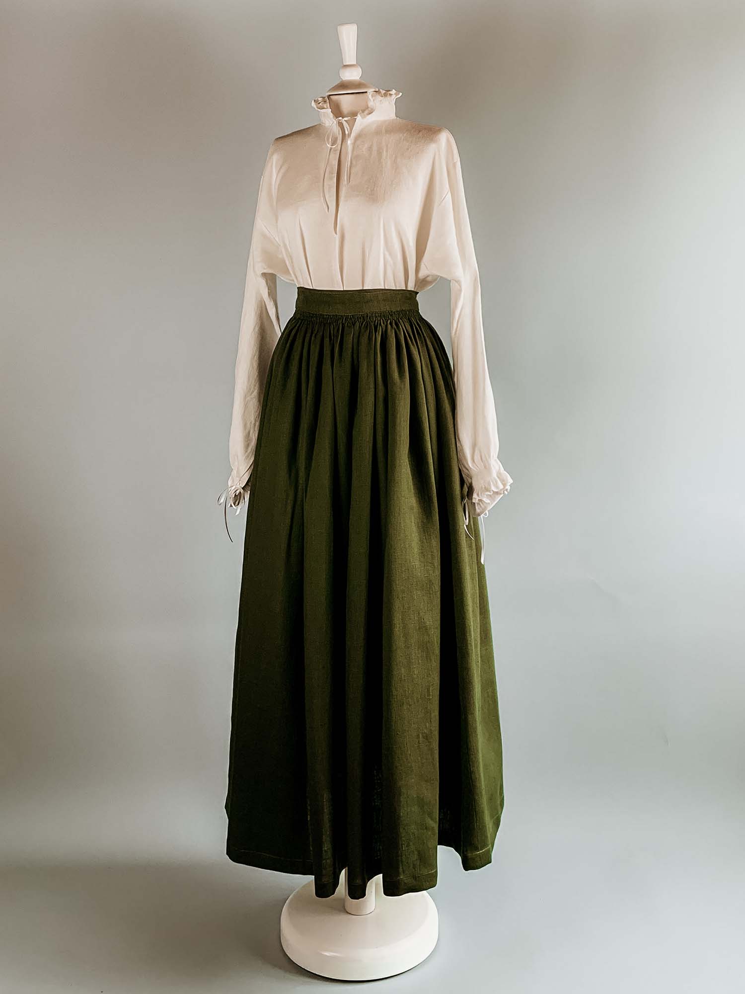 Renaissance Skirt in Moss Green Linen - Renaissance Costumes - Atelier Serraspina