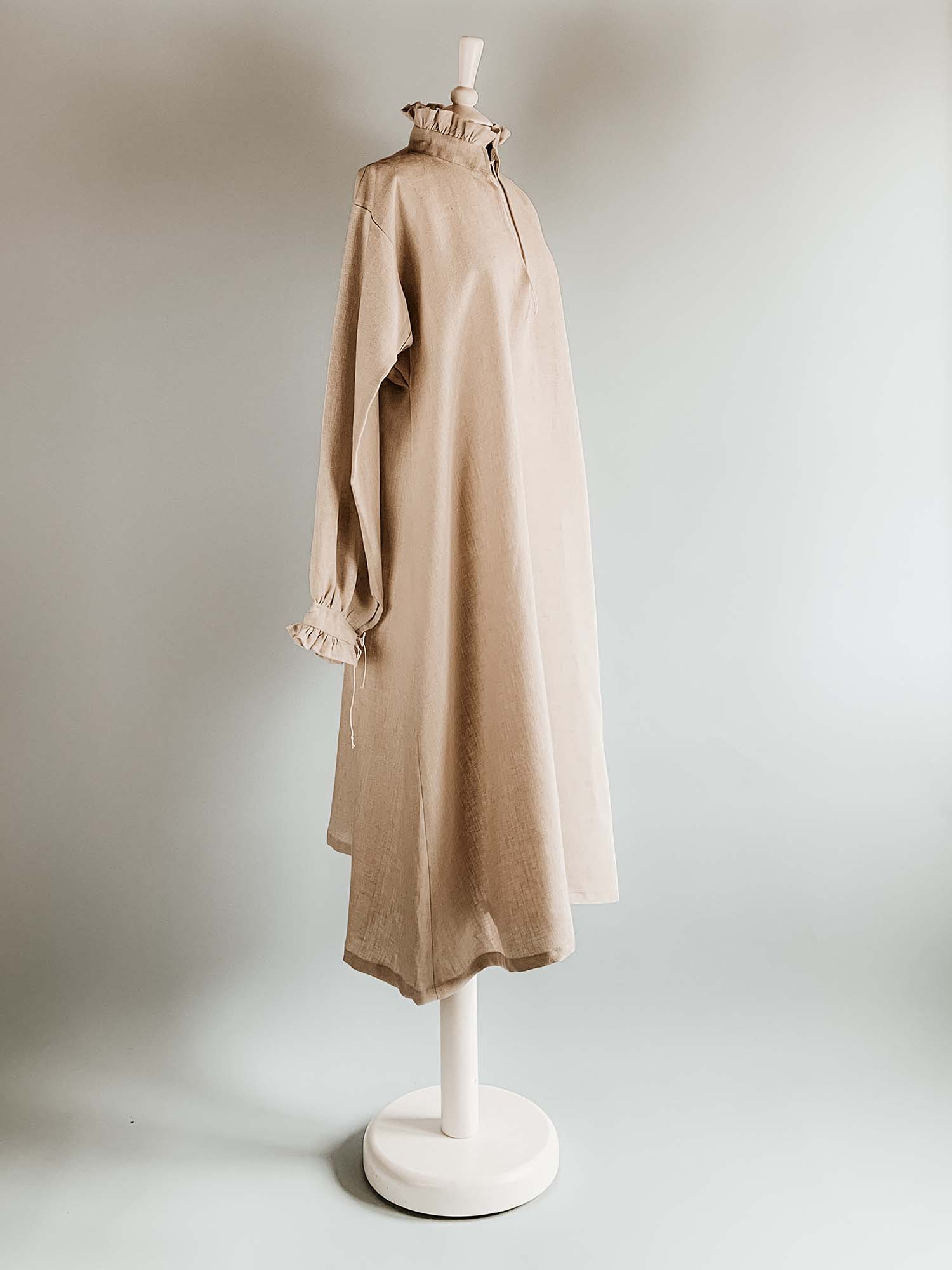 Renaissance Smock in Undyed Linen with Frilled Collar - Renaissance Chemises - Atelier Serraspina