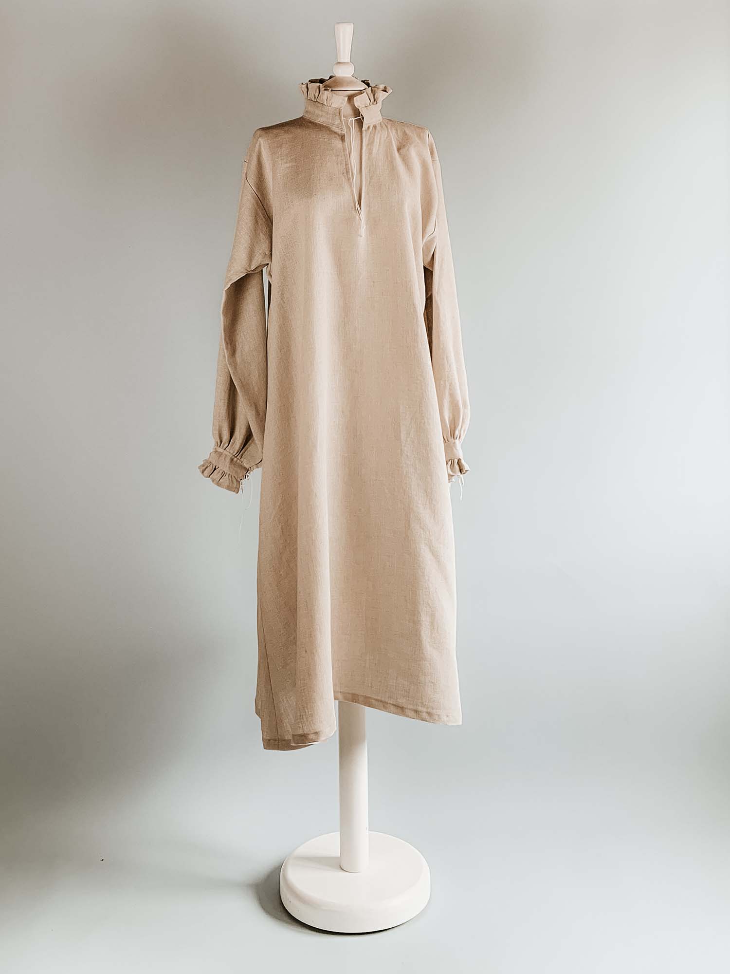 Renaissance Smock in Undyed Linen with Frilled Collar - Renaissance Chemises - Atelier Serraspina