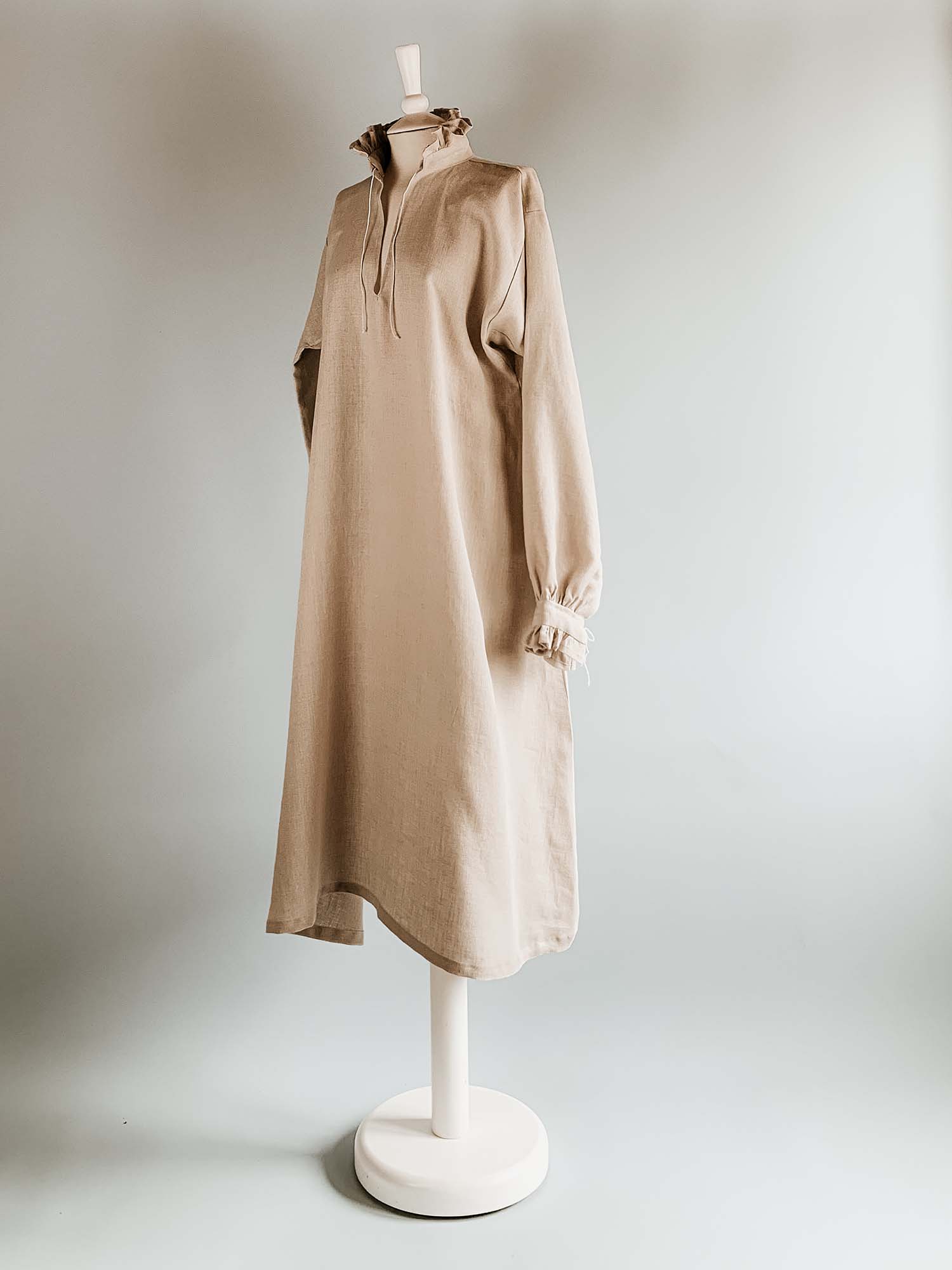 Renaissance Smock in Undyed Linen with Frilled Collar - Renaissance Chemises - Atelier Serraspina
