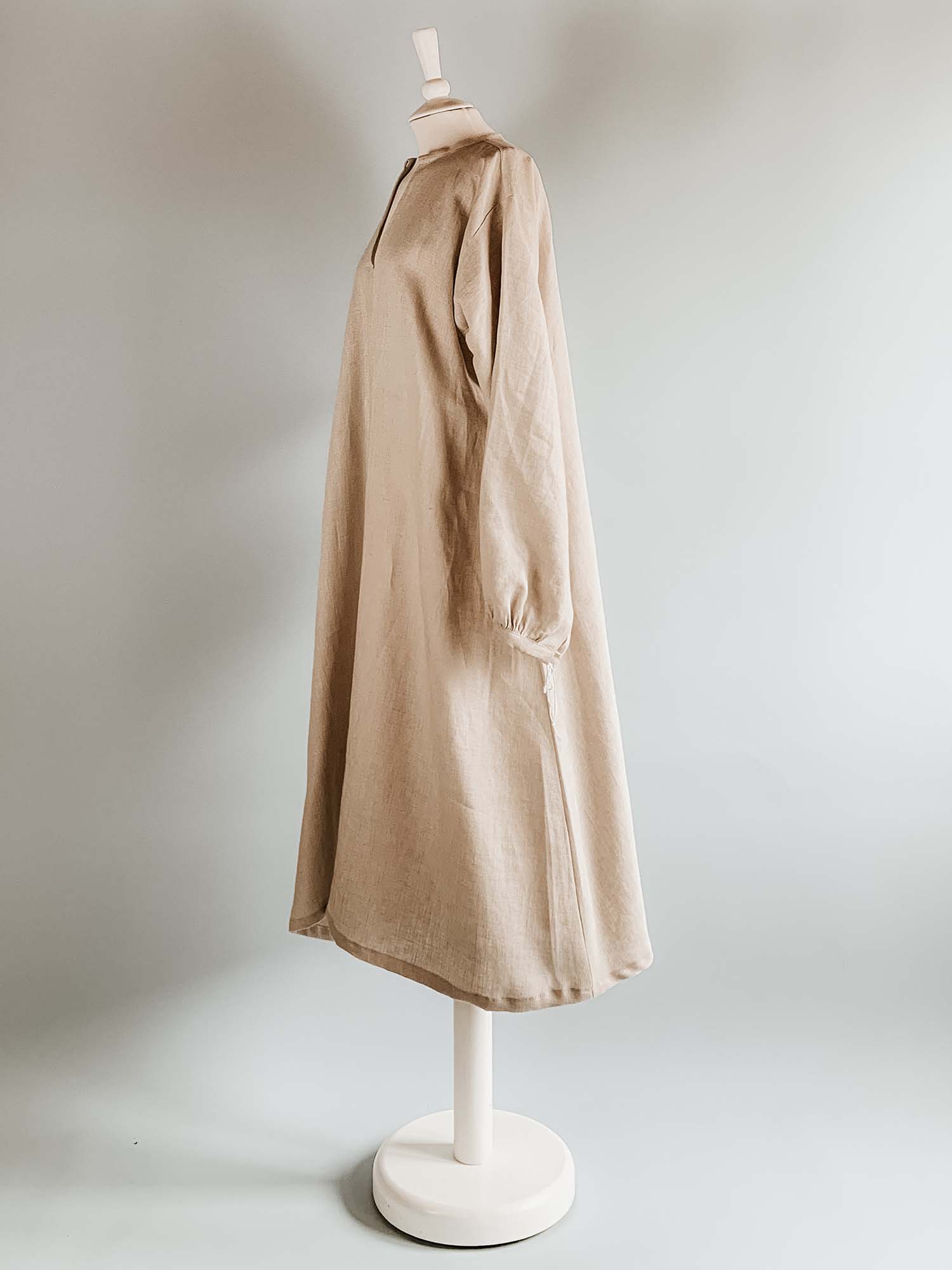 Renaissance Smock in Undyed Linen with Plain Collar - Renaissance Chemises - Atelier Serraspina