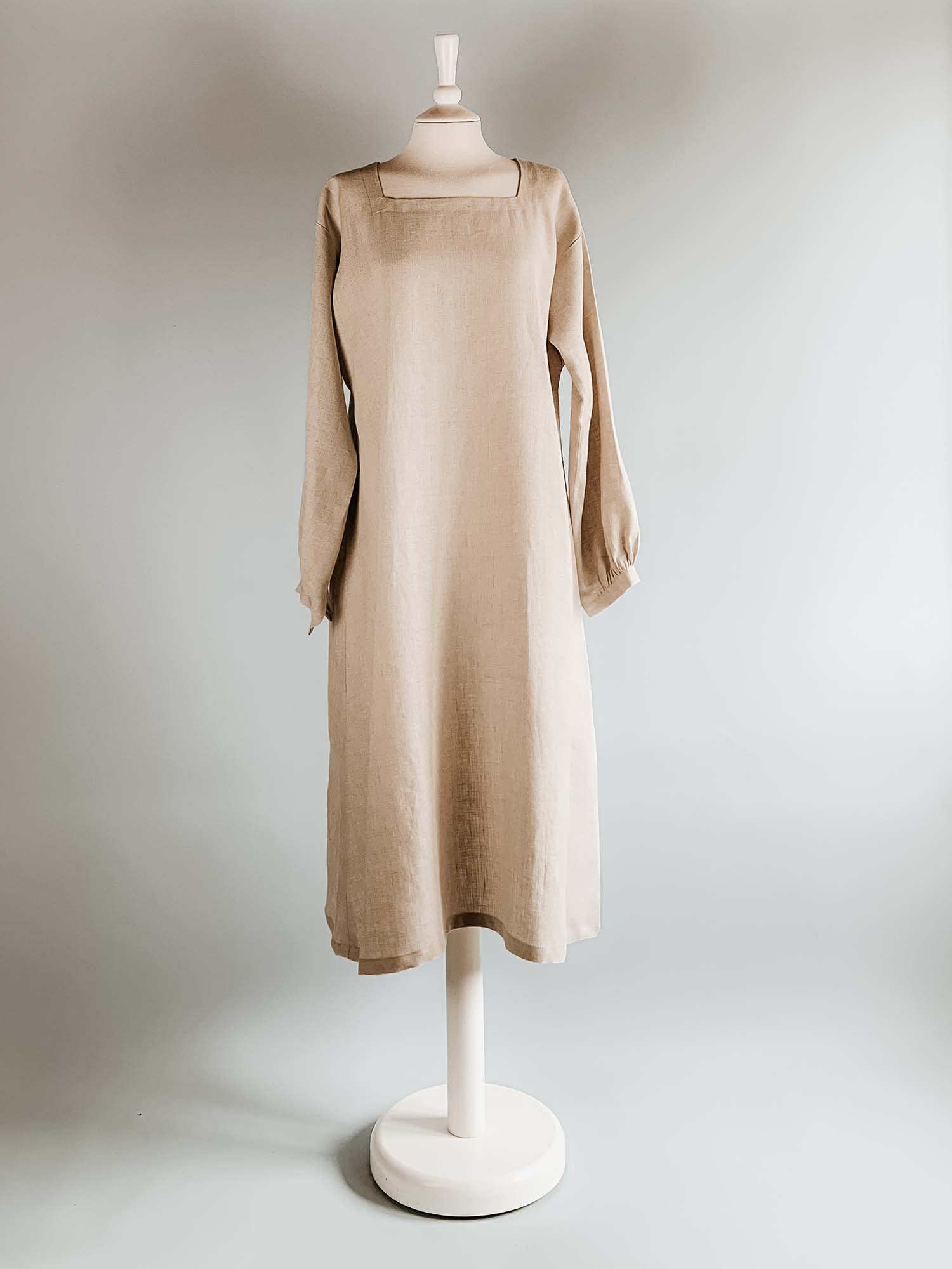 Renaissance Smock in Undyed Linen with Square Neckline - Renaissance Chemises - Atelier Serraspina