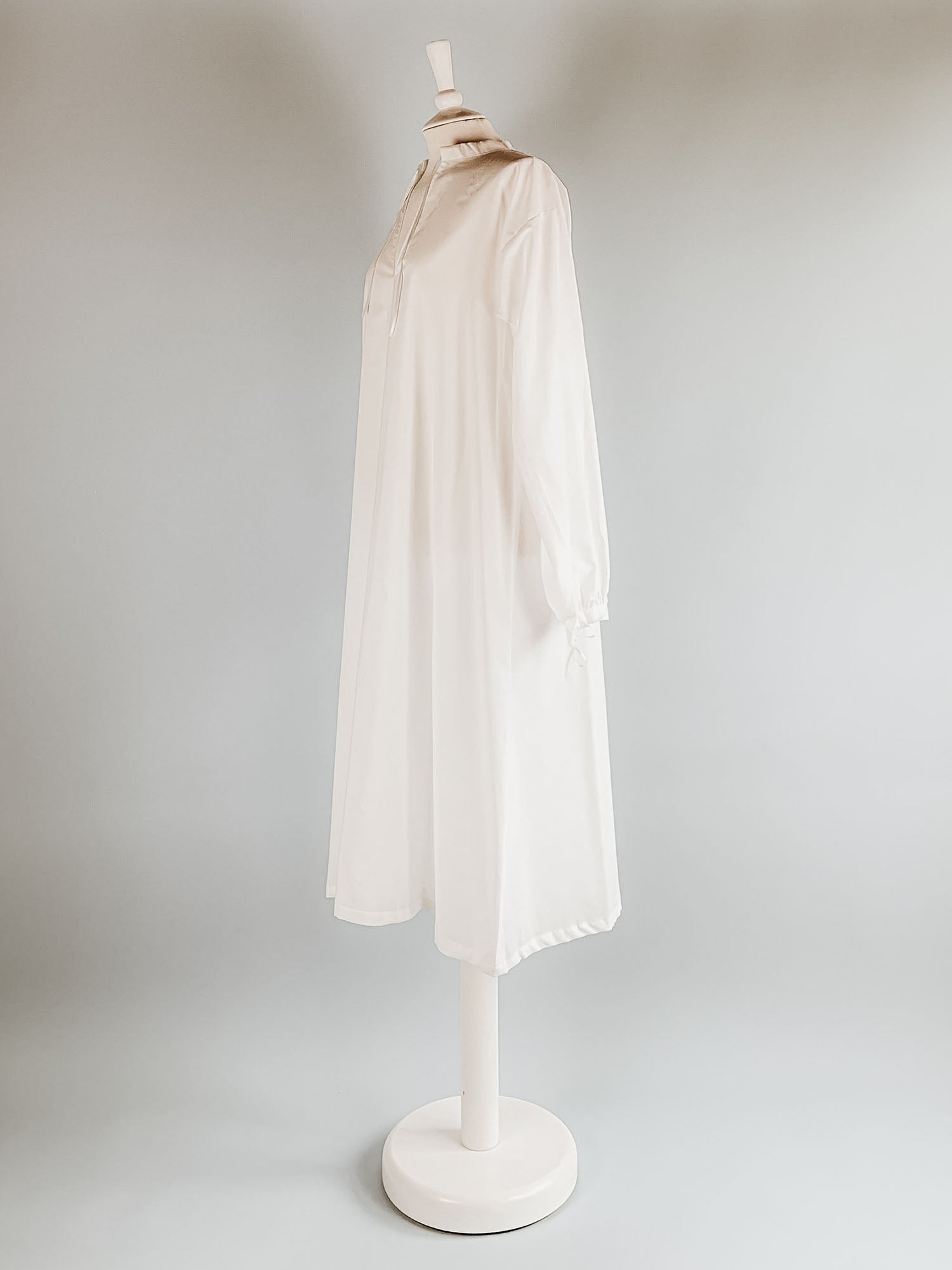 Renaissance Smock in White Cotton with Plain Collar - Renaissance Chemises - Atelier Serraspina