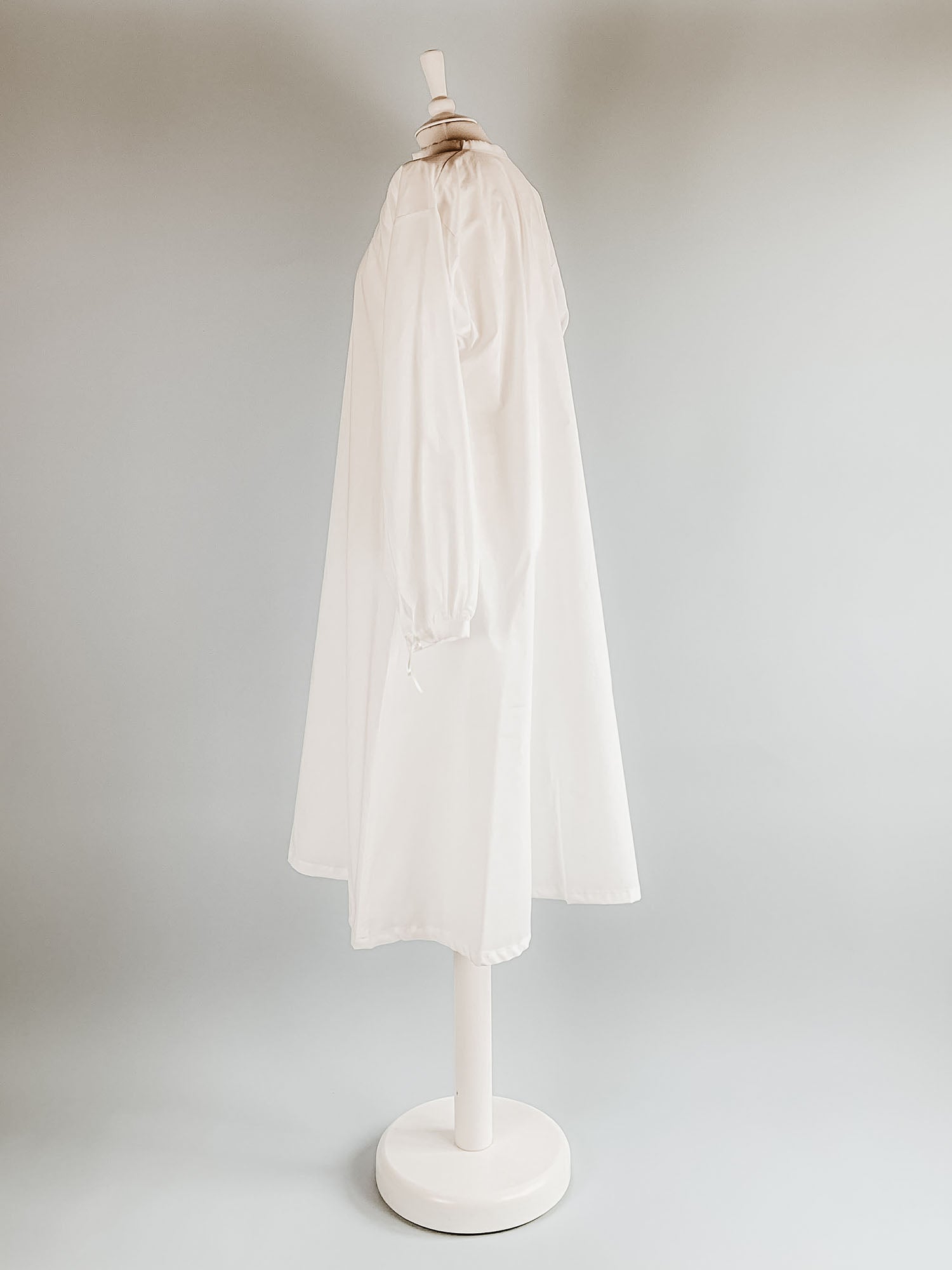 Renaissance Smock in White Cotton with Plain Collar - Renaissance Chemises - Atelier Serraspina