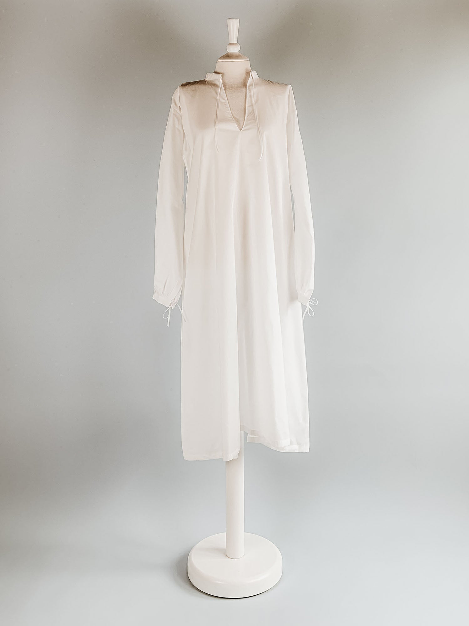 Renaissance Smock in White Cotton with Plain Collar - Renaissance Chemises - Atelier Serraspina