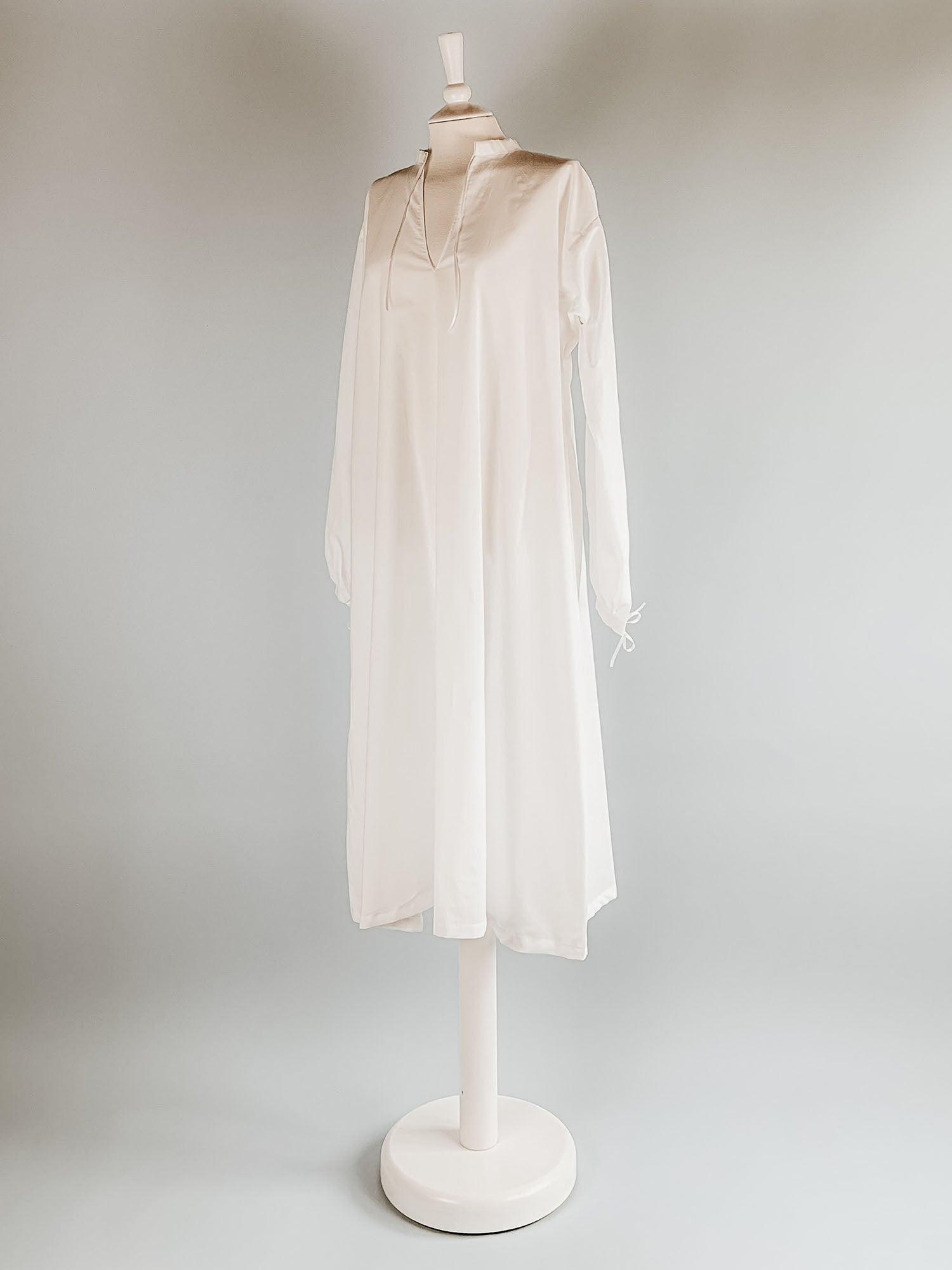 Renaissance Smock in White Cotton with Plain Collar - Renaissance Chemises - Atelier Serraspina