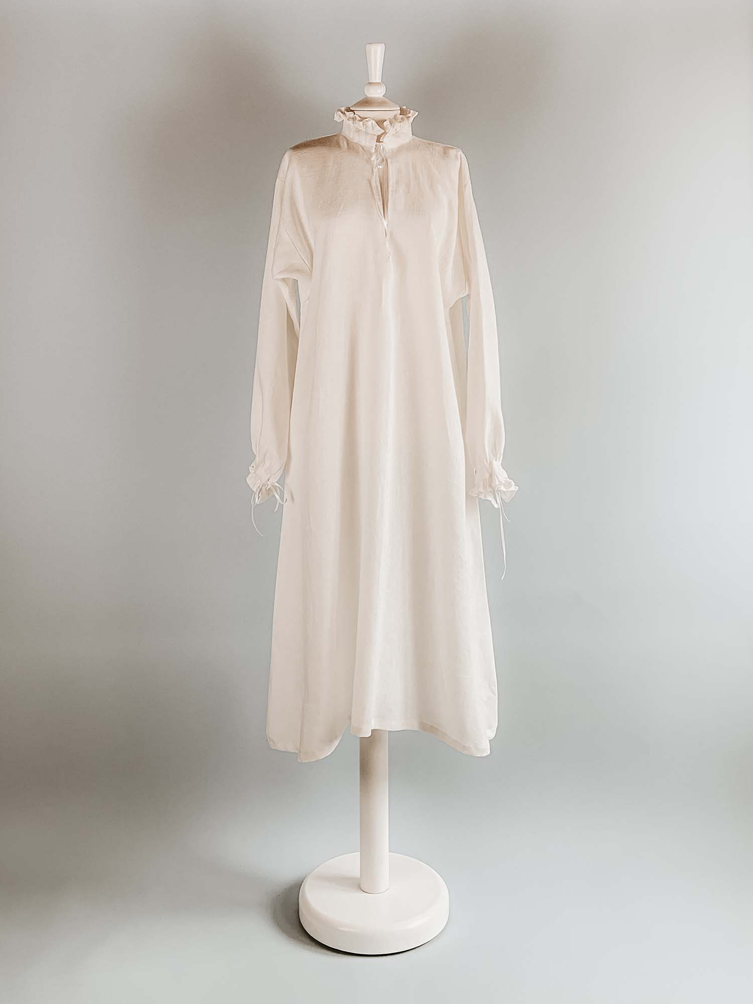 Renaissance Smock in White Linen with Frilled Collar - Renaissance Chemises - Atelier Serraspina