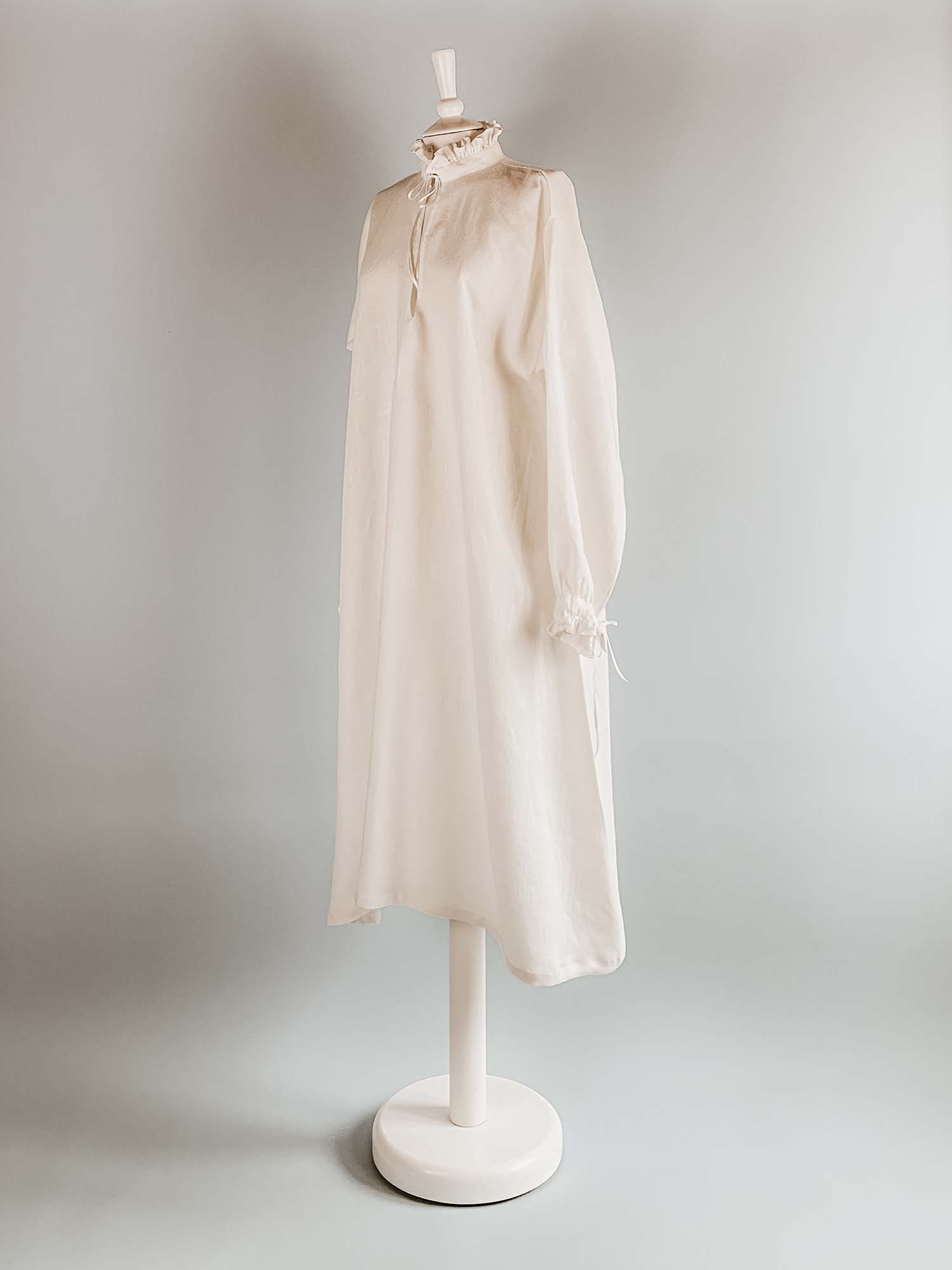 Renaissance Smock in White Linen with Frilled Collar - Renaissance Chemises - Atelier Serraspina