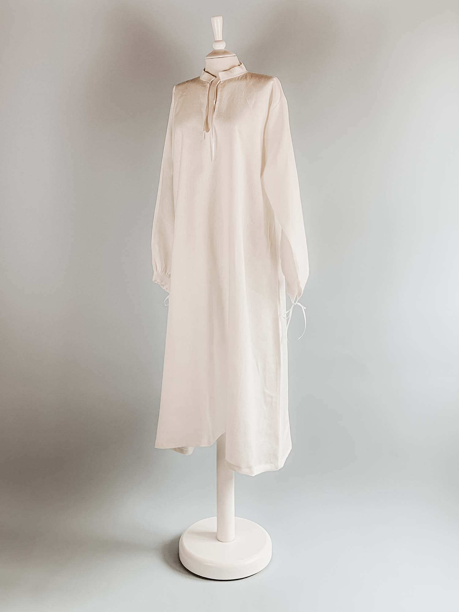 Renaissance Smock in White Linen with Plain Collar - Renaissance Chemises - Atelier Serraspina