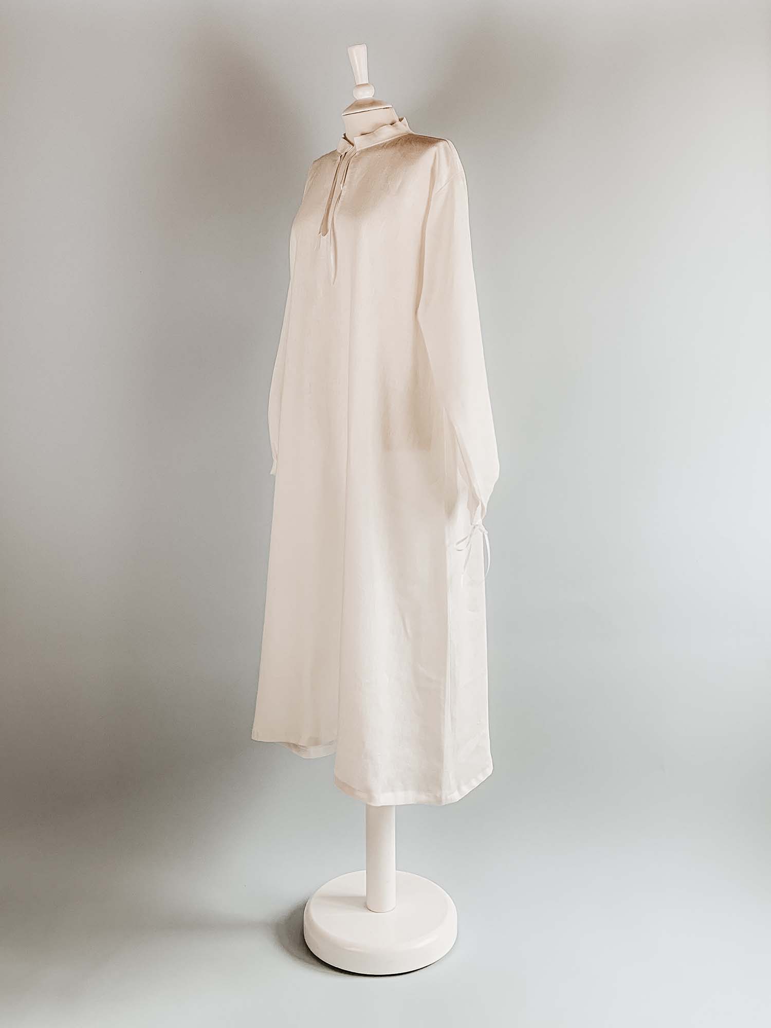 Renaissance Smock in White Linen with Plain Collar - Renaissance Chemises - Atelier Serraspina