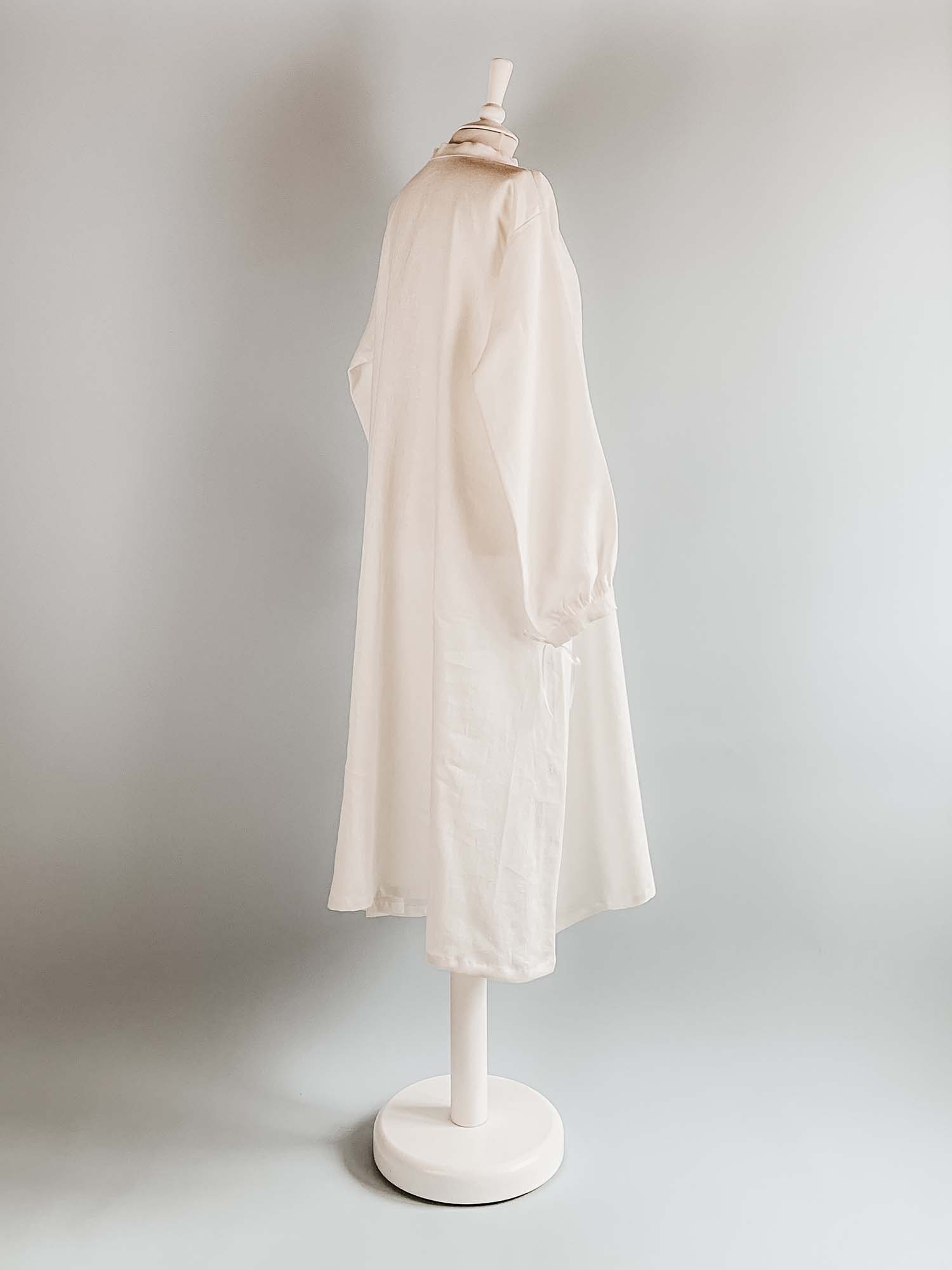 Renaissance Smock in White Linen with Plain Collar