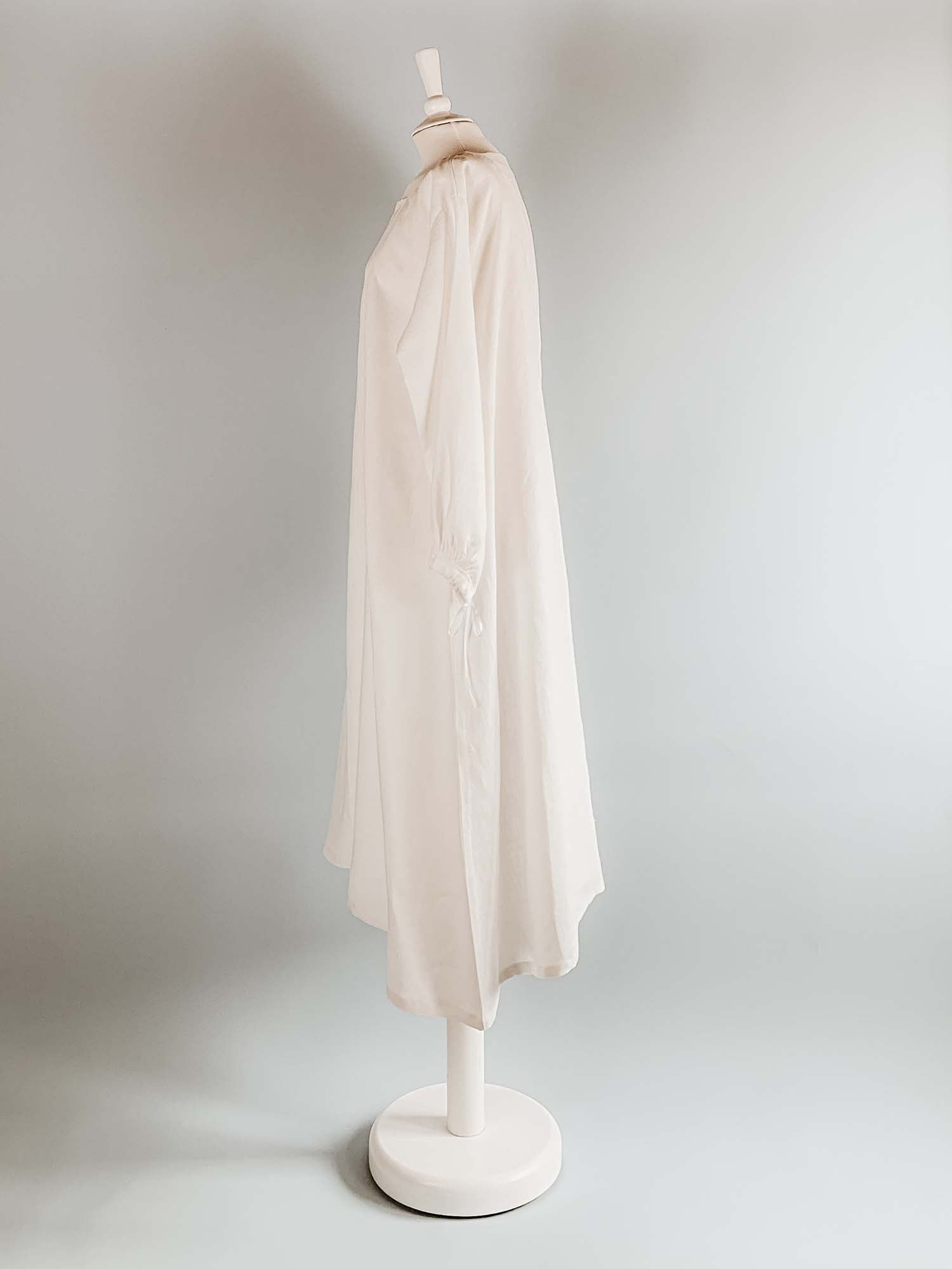 Renaissance Smock in White Linen with Square Neckline - Renaissance Chemises - Atelier Serraspina