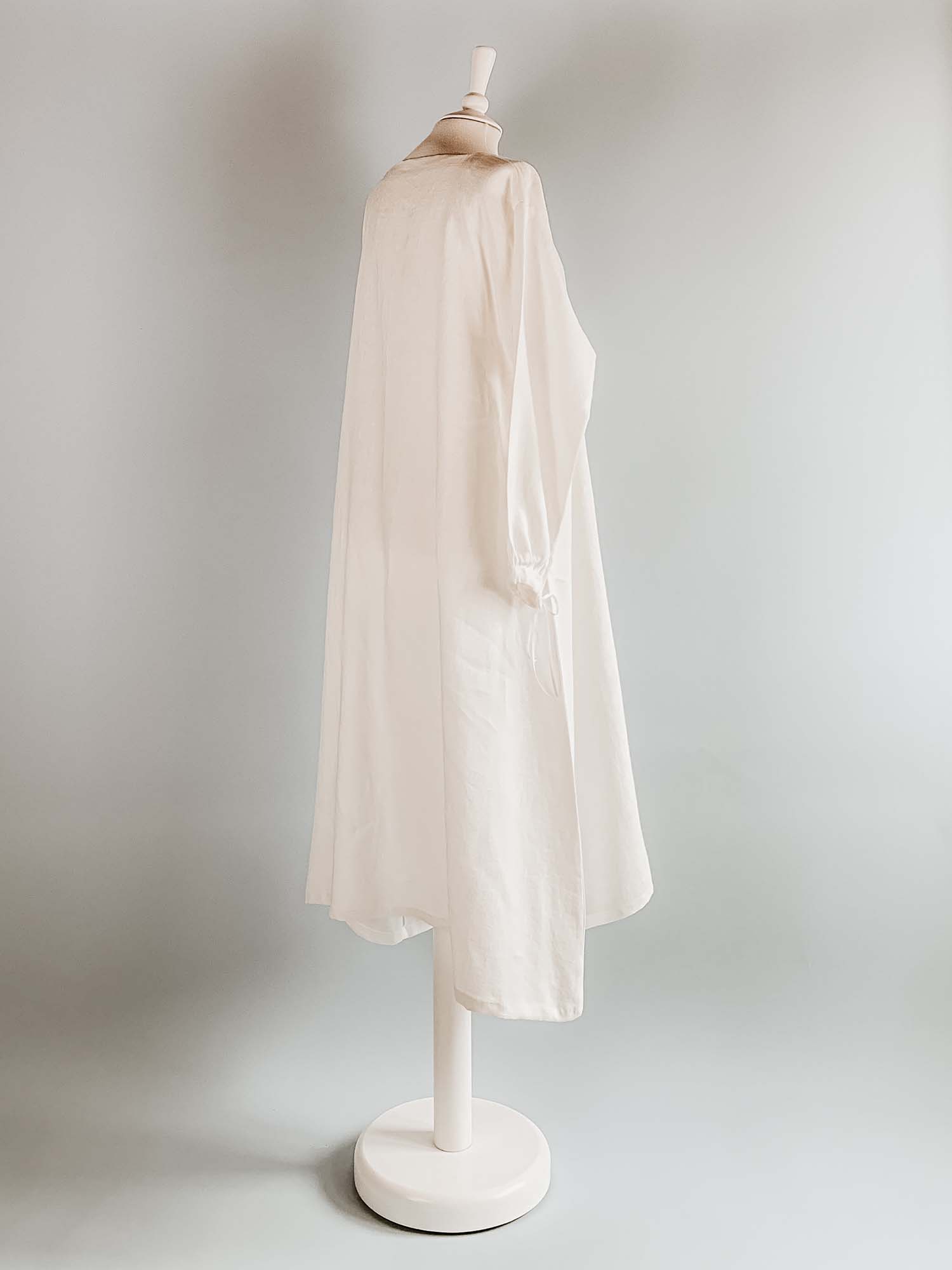 Renaissance Smock in White Linen with Square Neckline - Renaissance Chemises - Atelier Serraspina