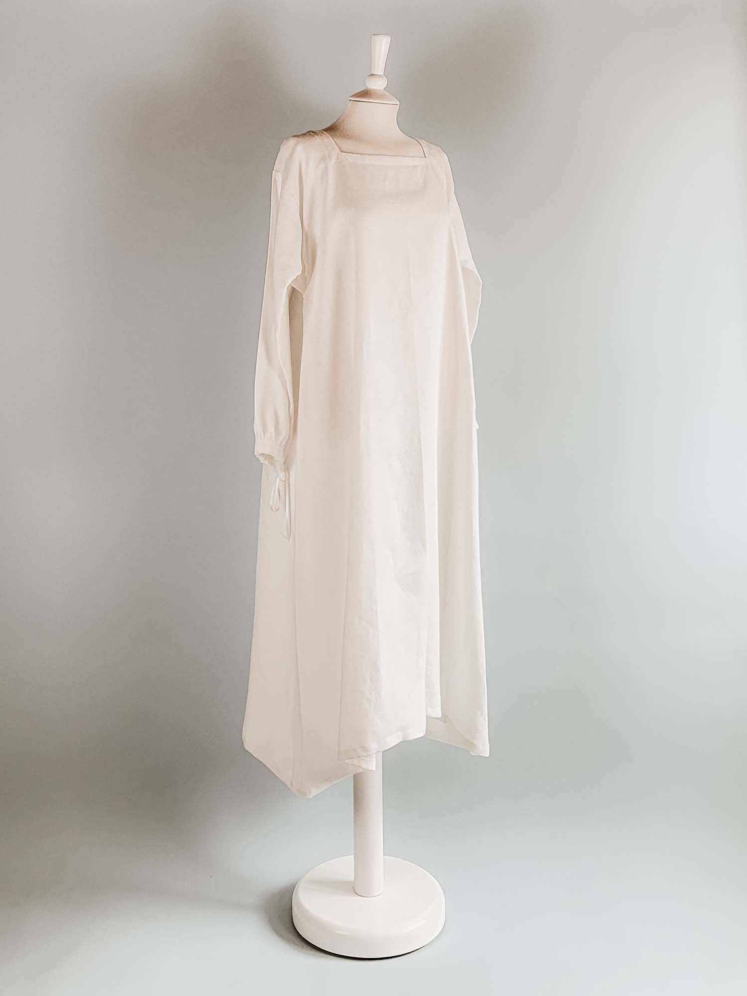 Renaissance Smock in White Linen with Square Neckline - Renaissance Chemises - Atelier Serraspina